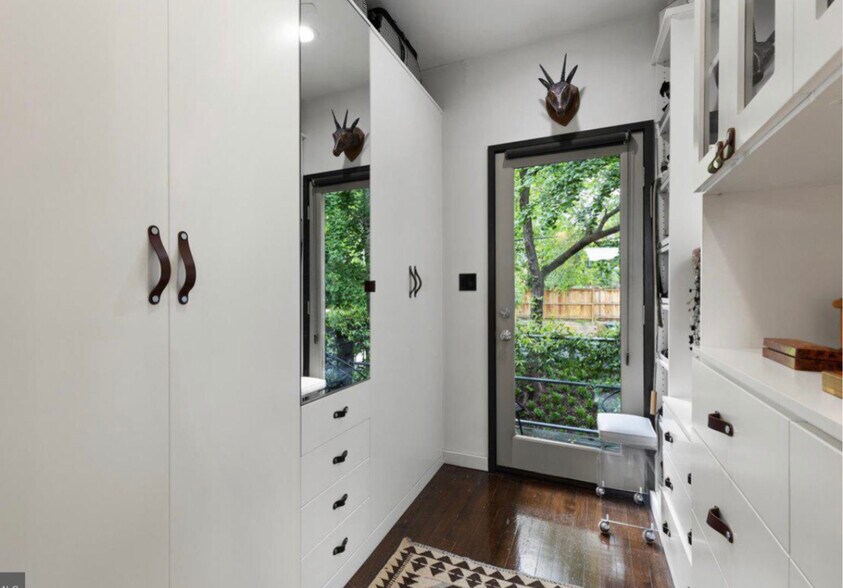 More Photos Of 5169 Macarthur Blvd NW, Washington Office Residential For Lease