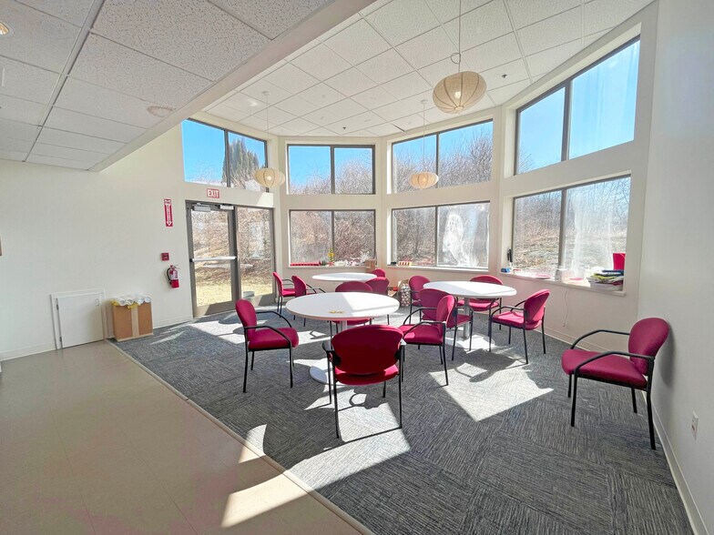 More Photos Of 170 Pleasant St, Rockland Office For Sale
