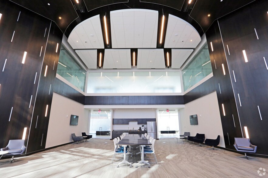 More Photos Of 18881 W Dodge Rd, Omaha Office For Lease