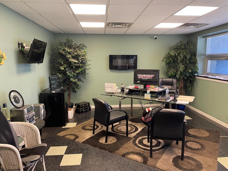 More Photos Of 30744 Groesbeck Hwy, Roseville Manufacturing For Lease