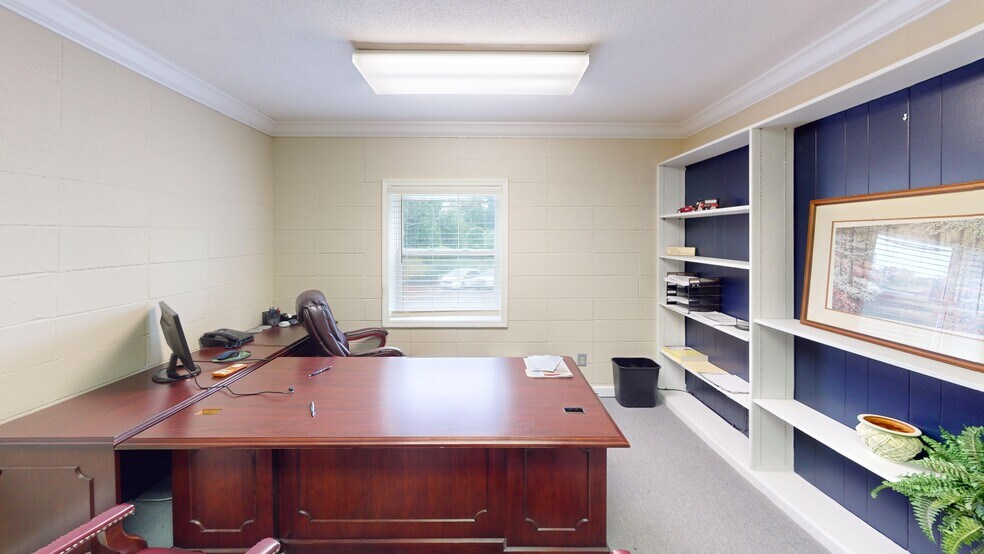 More Photos Of 230 W Pennsylvania Ave, Southern Pines Office Residential For Sale