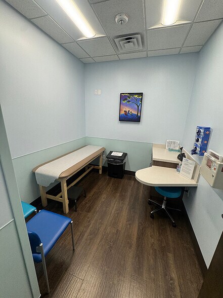 More Photos Of 2570 Justin Rd, Highland Village Unknown For Lease