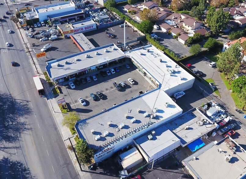 More Photos Of 20021 Roscoe Blvd, Winnetka Storefront For Lease