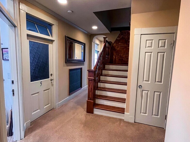 More Photos Of 2011 State St, East Petersburg Medical For Lease