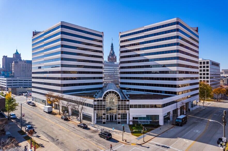 330 E Kilbourn Ave, Milwaukee, WI 53202 Office