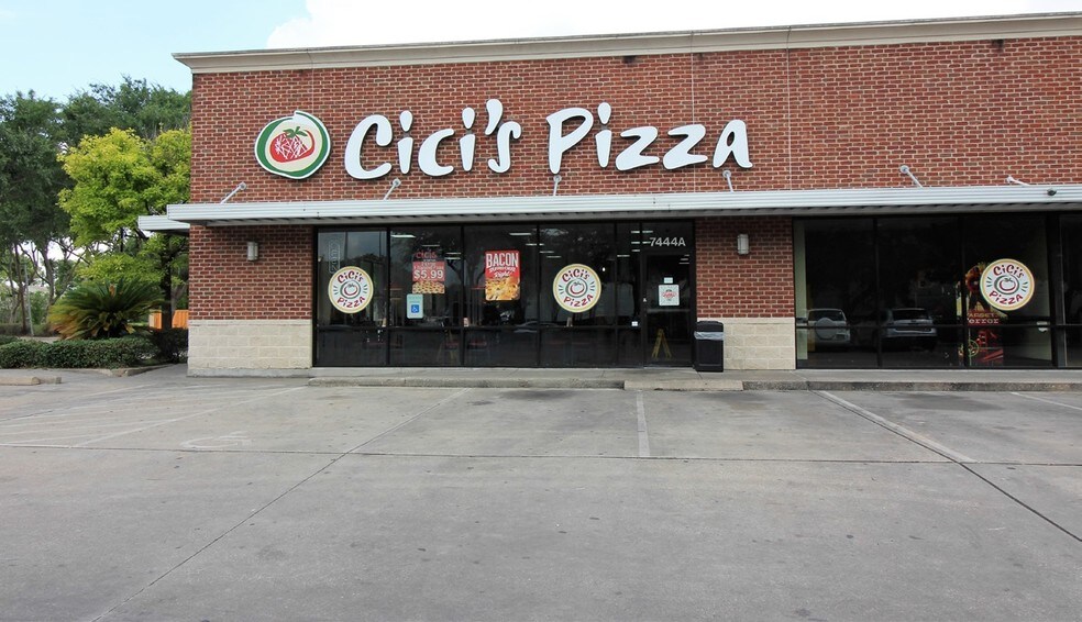 More Photos Of 7444 W Tidwell Rd, Houston Unknown For Lease