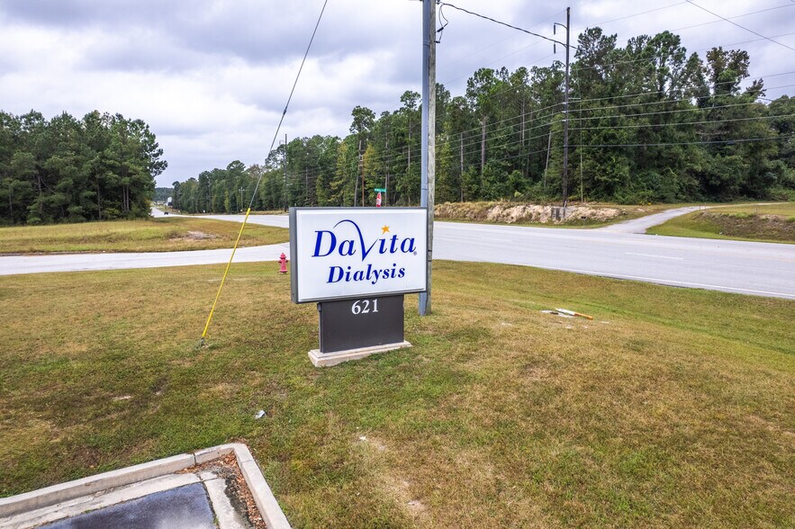 More Photos Of 621 McNeil Cir, Thomson Medical For Sale