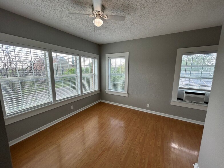 More Photos Of 1409 W Woodlawn Ave, San Antonio Apartments For Sale