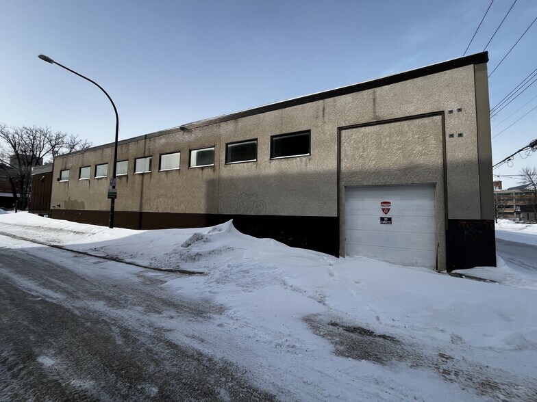 More Photos Of 323 Edwin St, Winnipeg Warehouse For Lease