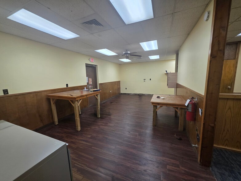 More Photos Of 401 N 2nd St, Rogers Office For Lease