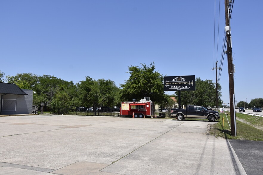More Photos Of 550 FM 1959 Rd, Houston General Retail For Sale