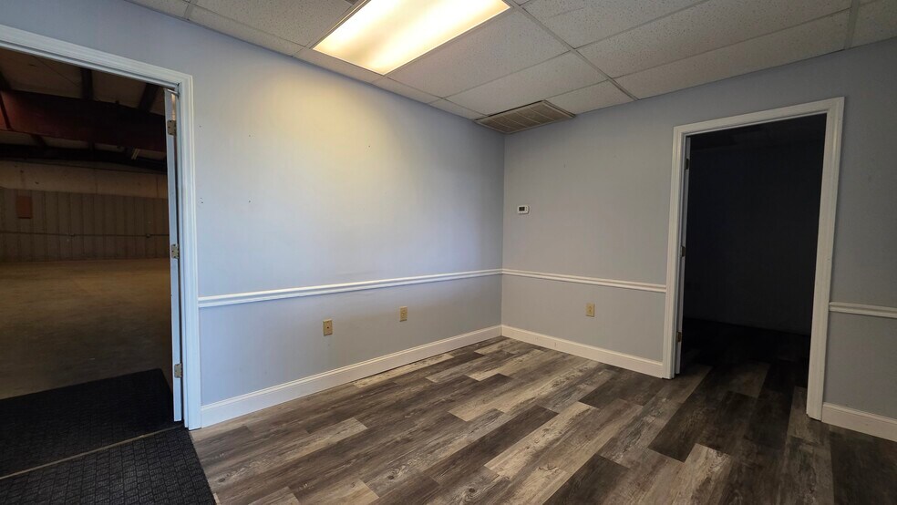 More Photos Of 1728 Old Gray Station Rd, Johnson City Storefront Retail Office For Lease