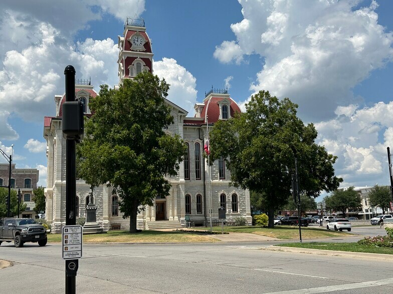 More Photos Of 101 College Ave, Weatherford Storefront Retail Office For Sale