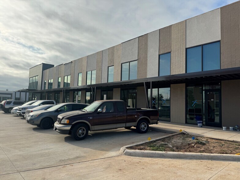 More Photos Of 6927 Brisbane Ct, Sugar Land Medical For Lease