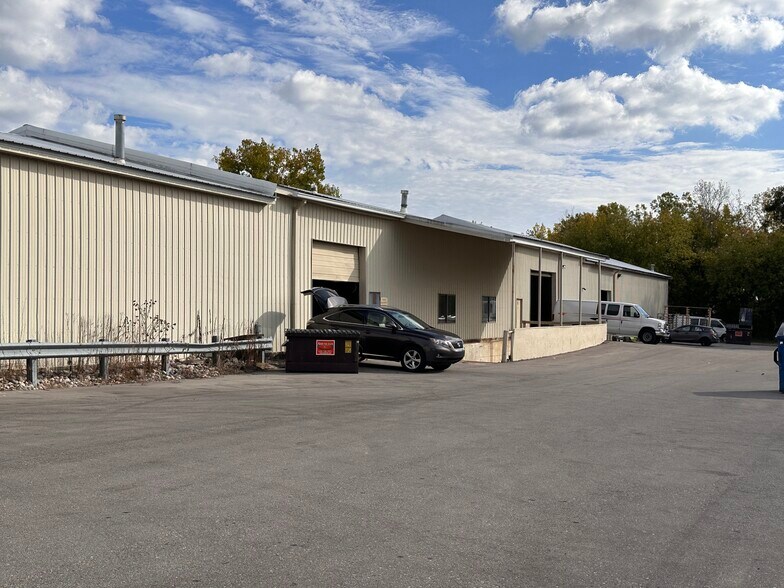 More Photos Of 3500 3 Mile Rd NW, Grand Rapids Manufacturing For Lease
