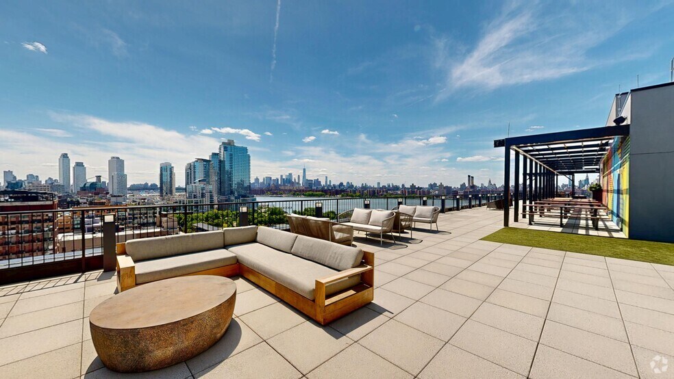 More Photos Of 25 Kent Ave, Brooklyn Office For Lease