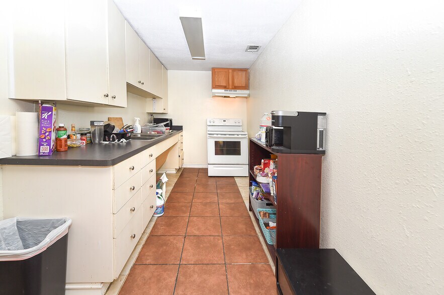 More Photos Of 2736 Dallas Ave, Ingleside Unknown For Lease