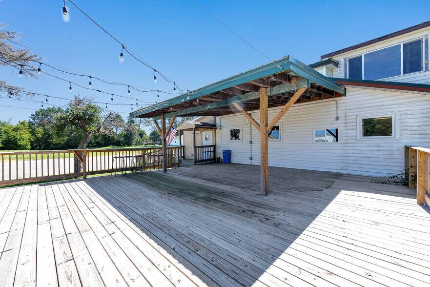 More Photos Of 621 Bissell St, White Lake Restaurant For Sale