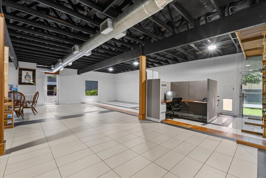 More Photos Of 2113 Garden Rd, Pearland Light Distribution For Sale