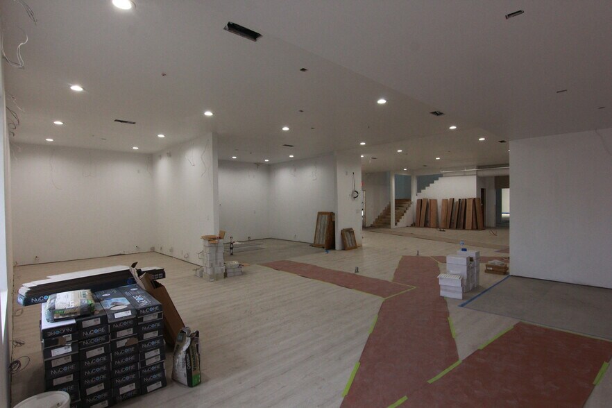 More Photos Of 2120 Vanco Dr, Irving Distribution For Lease