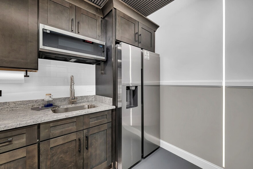 More Photos Of 116-118 S Water St, Wilmington Storefront Retail Office For Lease