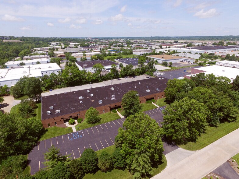 More Photos Of 1601-1617 Manufacturers Dr, Fenton Warehouse For Lease