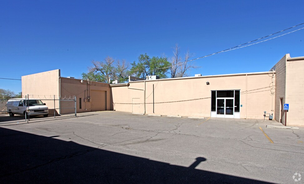 More Photos Of 214 Menaul Blvd NE, Albuquerque Freestanding For Lease