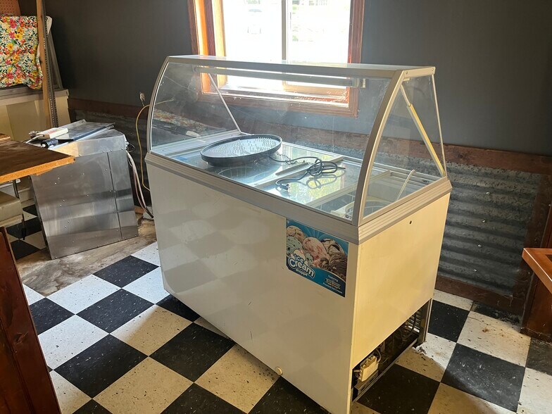 More Photos Of 126 Main St, Lehigh Restaurant For Lease