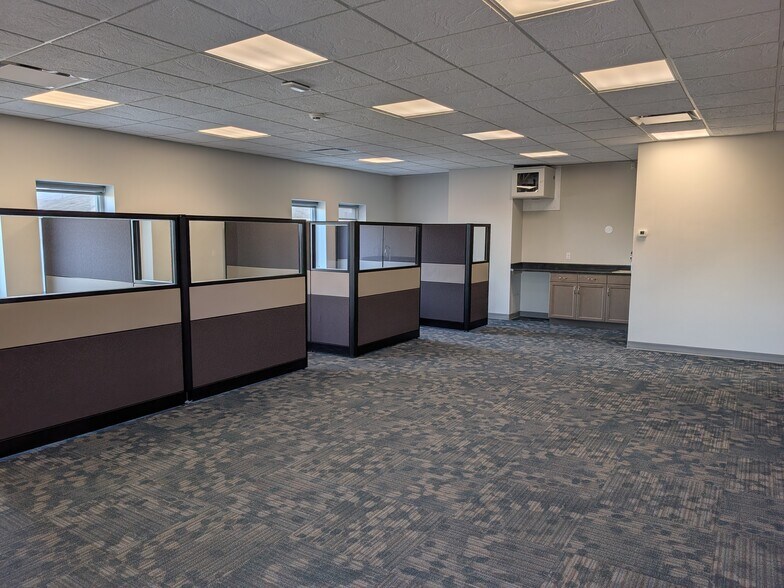 More Photos Of 330 Circle Dr, St. Albert Flex For Sale