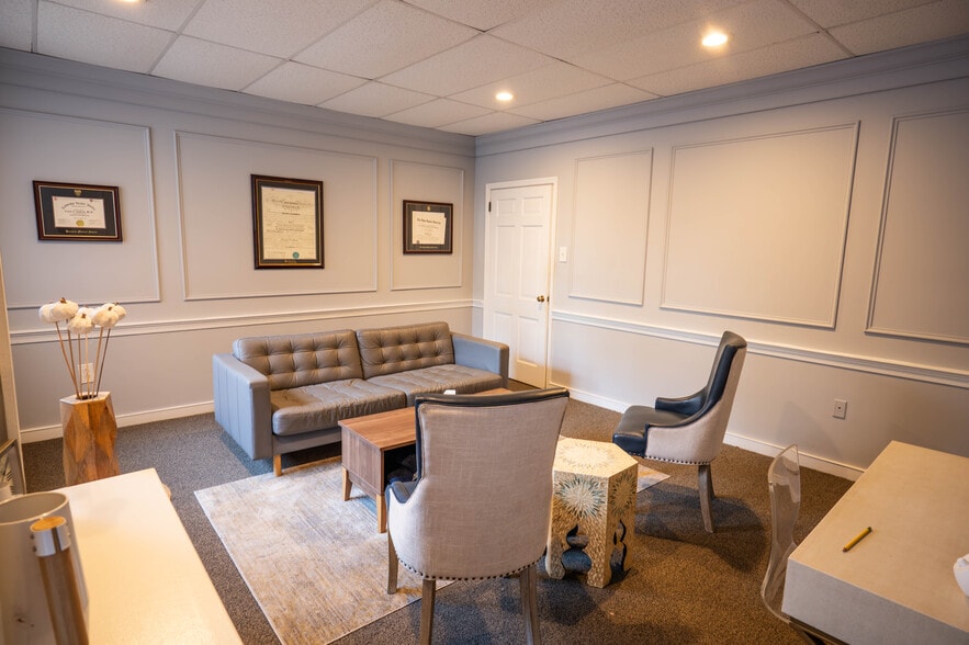 More Photos Of 1062 E Lancaster Ave, Bryn Mawr Apartments For Lease