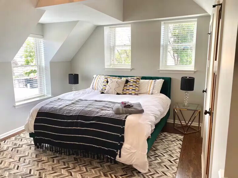 More Photos Of 1020 Pennsylvania Ave, Kansas City Specialty For Sale