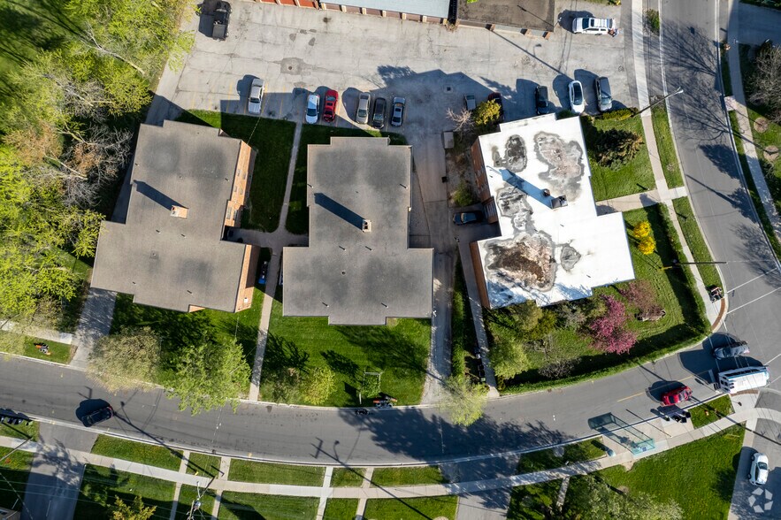 More Photos Of 25 Hotspur Rd, Toronto Apartments For Sale