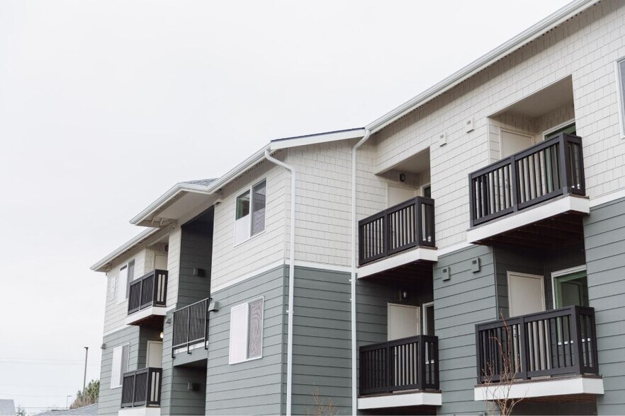 More Photos Of 200 E McCorquedale Rd, Burlington Apartments For Sale