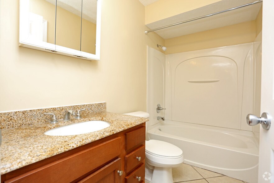 More Photos Of 810-811 Howard Ave, Jeffersonville Multifamily For Sale