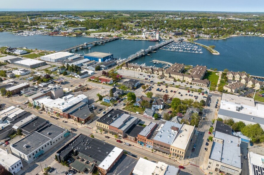 More Photos Of 147 N 3rd Ave, Sturgeon Bay Restaurant For Sale