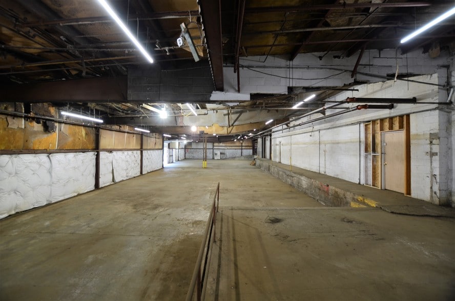 More Photos Of 55 Woodruff St, Walden Distribution For Sale