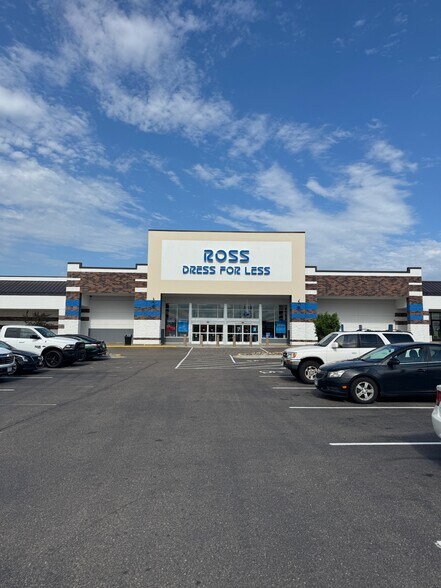 More Photos Of 1715-1749 Beam Ave, Maplewood Unknown For Lease