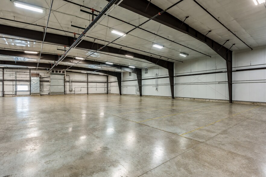 More Photos Of 621 Gateway Dr, Milton Manufacturing For Lease