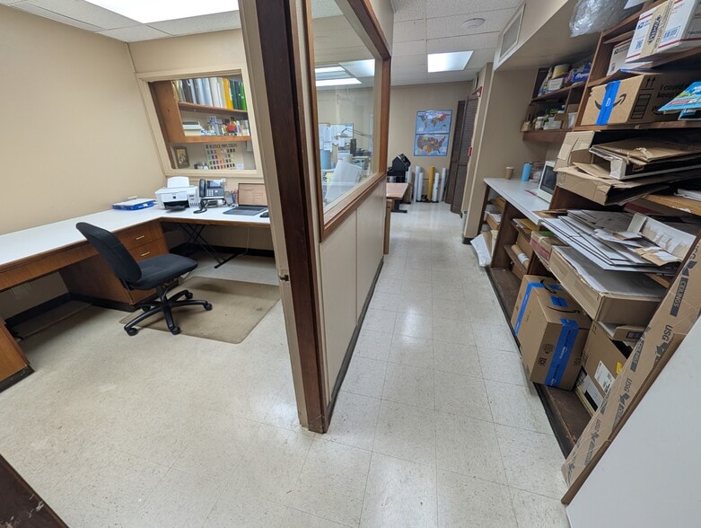 More Photos Of 1724 Hart St, Honolulu Warehouse For Lease