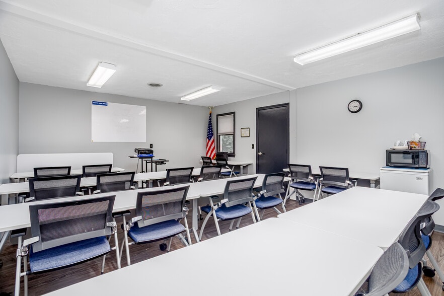 More Photos Of 40 Summer St, Fitchburg Office For Sale