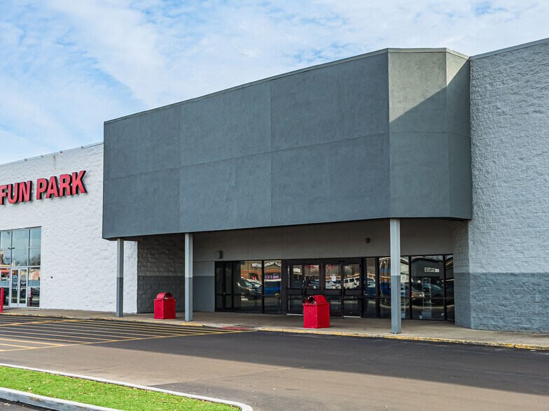 More Photos Of 706 E Lewis & Clark Pky, Clarksville Department Store For Lease