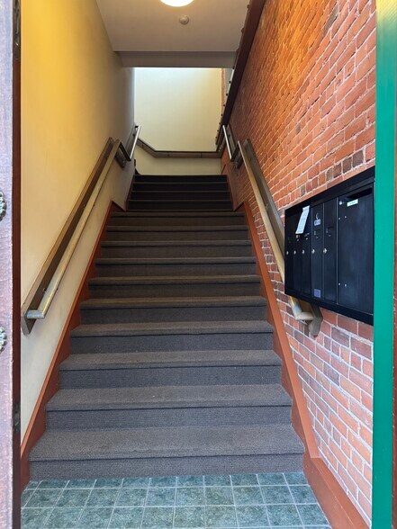 More Photos Of 1041 Chorro St, San Luis Obispo Office For Lease