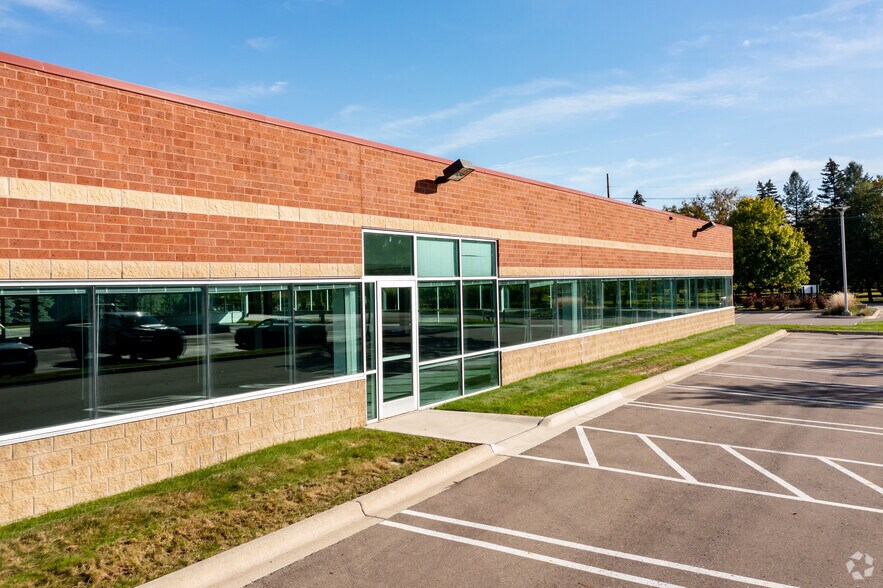 More Photos Of 25510 W 11 Mile Rd, Southfield Research And Development For Sale