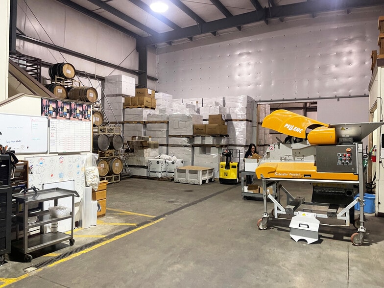 More Photos Of 27012 Briggs Hill Rd, Eugene Winery Vineyard For Sale