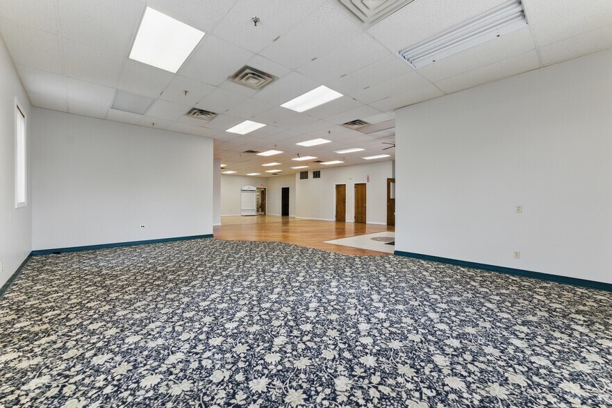 More Photos Of 16 Commercial Ave, Albany Warehouse For Lease