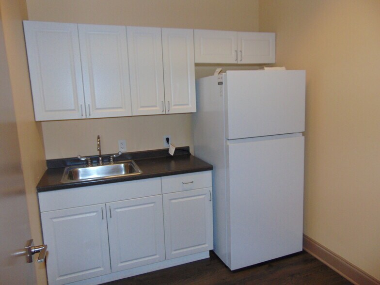 More Photos Of 2512 N Federal Hwy, Delray Beach Self Storage For Lease