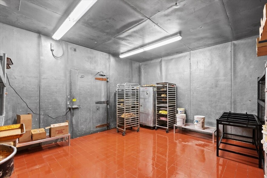 More Photos Of 6310-6312 Cermak Rd, Berwyn Restaurant For Sale