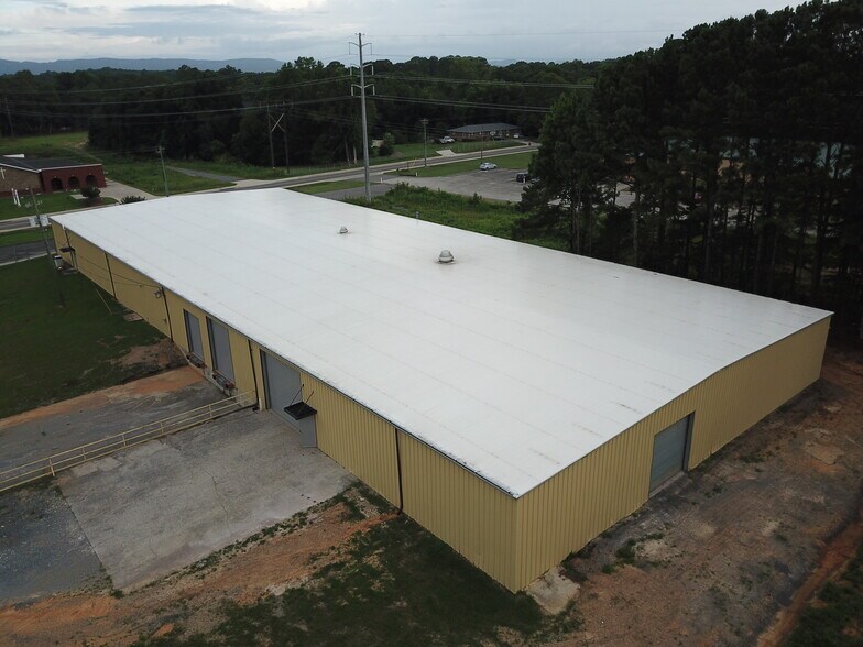 More Photos Of 519 Hill Rd, Dalton Warehouse For Lease