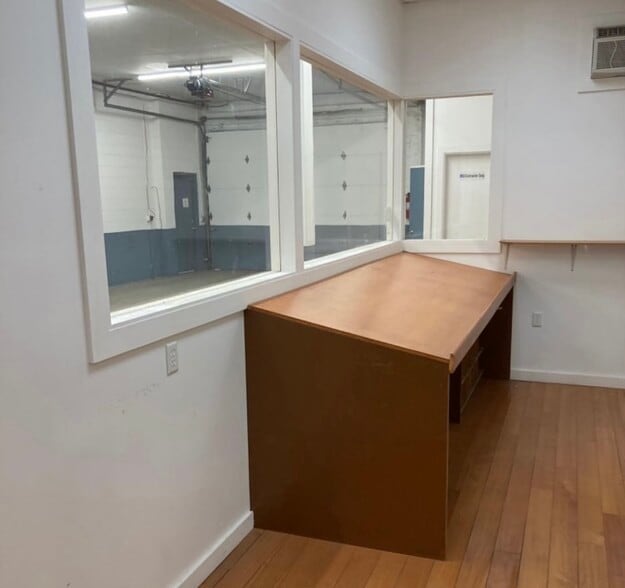 More Photos Of 170 McWhorter St, Newark Warehouse For Sale