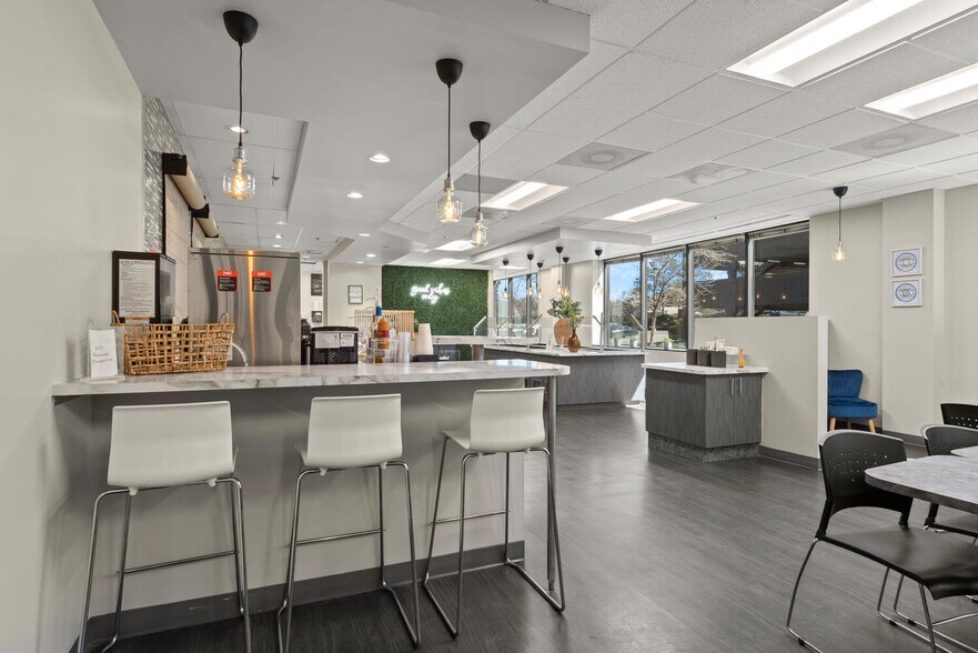 More Photos Of 3131 S Vaughn Way, Aurora Unknown For Lease